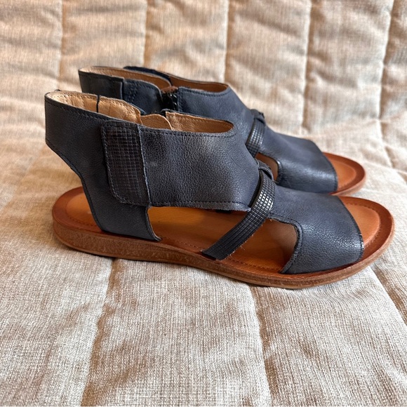 New Miz Mooz Leather Side-Zip Sandals Finnley River Blue Women’s size 41 EU - Picture 1 of 9